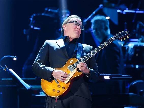 Joe Bonamassa performing live