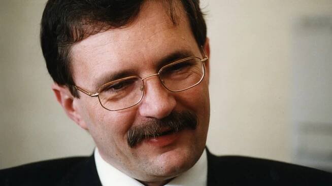 20 let od úmrtí Josefa Luxe. Zůstal by v politice, říká jeho žena Věra - Seznam Zprávy