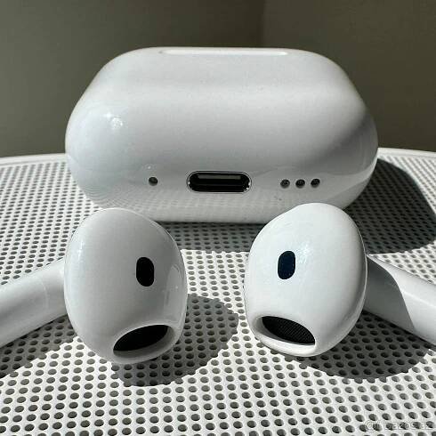 Apple AirPods 4 Review: The Noise Canceling Really Is a Game-Changer