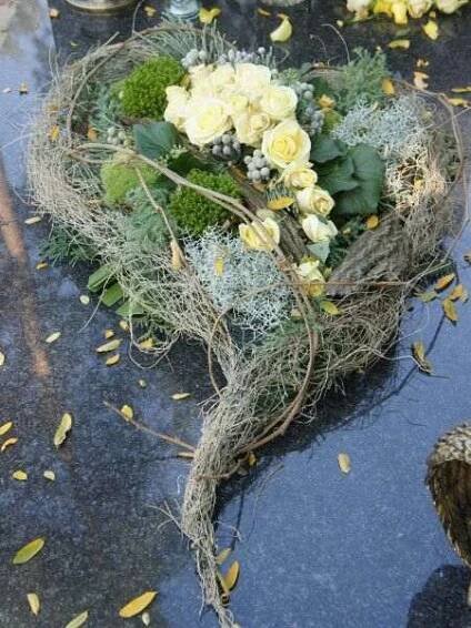Dekorace na hrob Pinterest