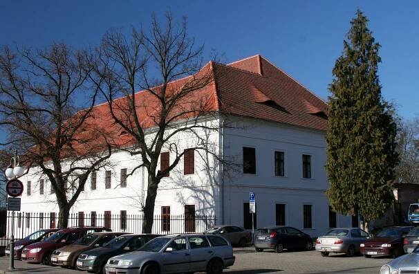 Soubor:Zámek Rosice, severní křídlo, Zámecke kulturní centrum.jpg – Wikipedie