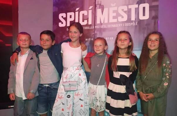 Jsem normální holka a díky rodičům můžu dělat, co mě baví, říká mladá herecká hvězda Michaela Sodomková