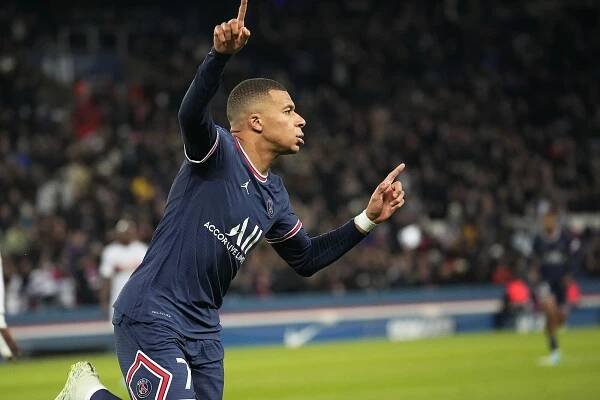 Mbappé má nárok na 55 milionů eur, rozhodla komise, PSG se asi obrátí na soud