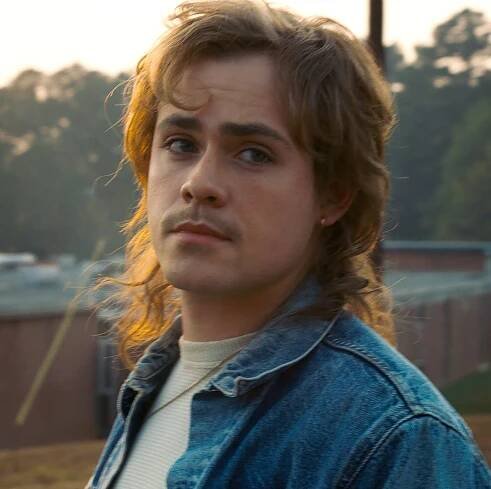 A Stranger Things Fan Was Catfished By Fake Dacre Montgomery Account