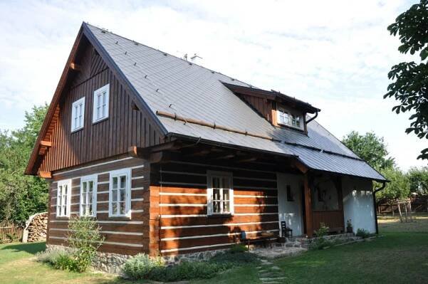Moderní bydlení s kouzelnou tradicí? Sruby a roubenky