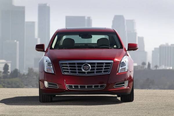 Cadillac XTS na desítkách nových snímků – AutoRevue.cz