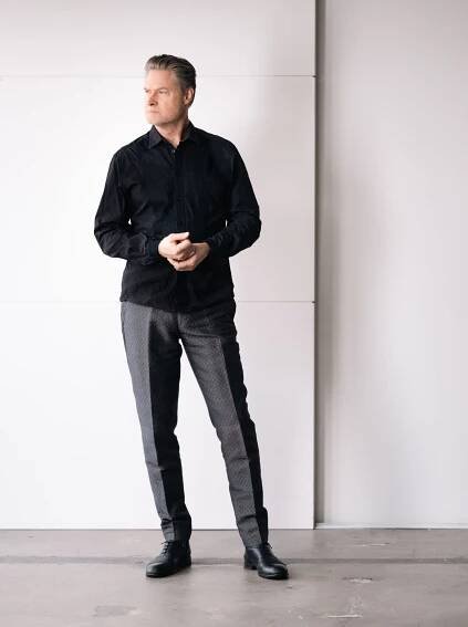 Henrik Norman full standing (2024)