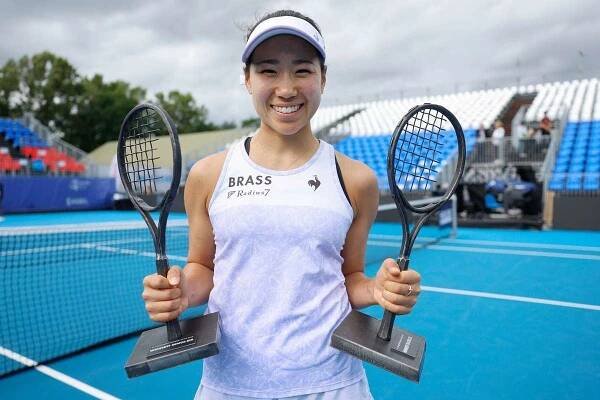 Příběh japonské královny Livesport Prague Open. Hibinová v Česku získala dvě trofeje a stihla i pivní lázně