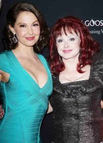 Ashley Judd (L) and Naomi Judd arrive at the Los Angeles premiere of "Olympus Has Fallen"
