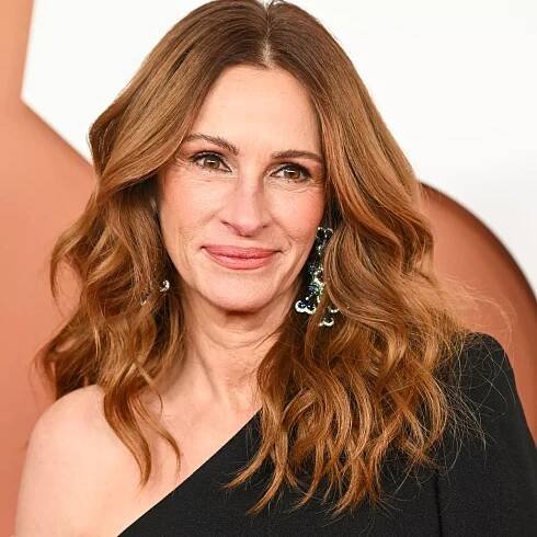 Julia Roberts heartbroken as she announces tragic family loss in emotional tribute