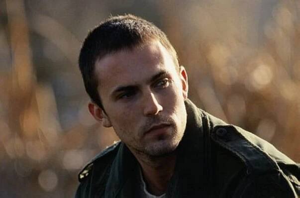 Desmond Harrington in Unesení (2002)