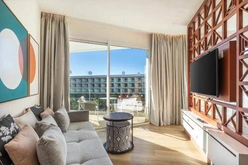 TV a/nebo společenská místnost v ubytování Barceló Playa Blanca