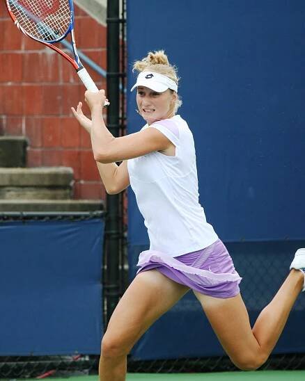 Soubor:Ekaterina Makarova at the 2010 US Open 02.jpg