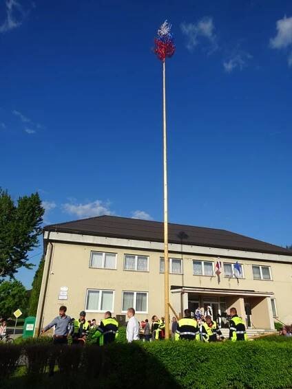 Váľanie mája so županom ŽSK - Obec Staškov