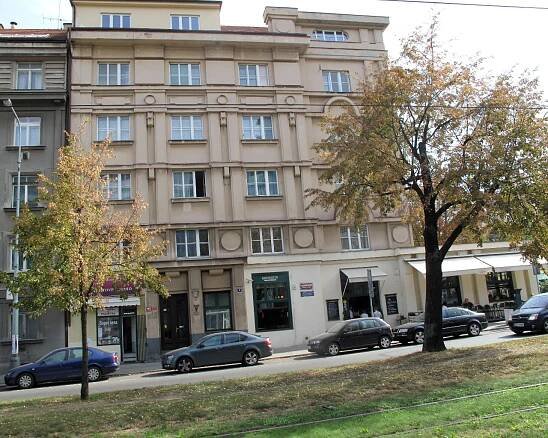 JUGOSLÁVŠTÍ PARTYZÁNI – Na domě čp. a611 ulice „Jugoslávských partyzánů“ 8 Praha 6 Bubeneč – Pamětní desky v Praze