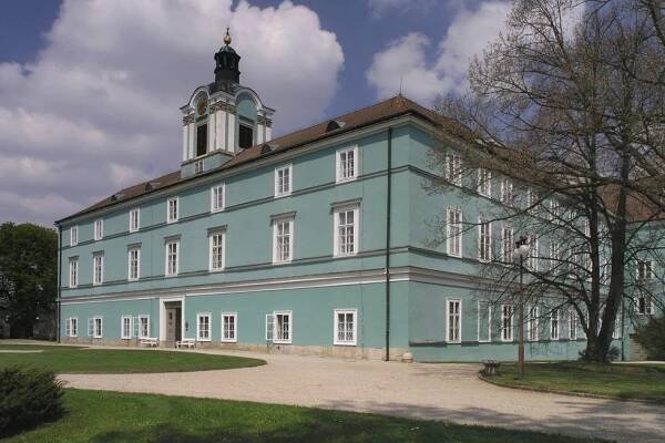Hrady a zámky se o Velikonocích otvírají. Jaký program nabízejí ve vašem kraji?
