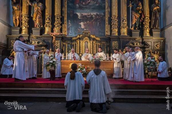 Foto z předání ostatků bl. Odorika - Františkáni