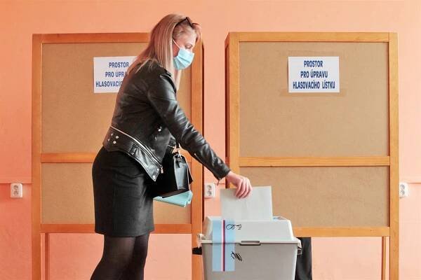 Polovinu zájemců o senátní křeslo za Olomouc tvoří lékaři