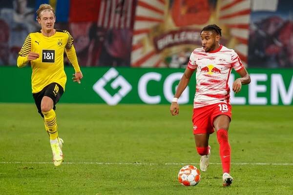 Soubor:2021-11-06 Fußball, Männer, 1. Bundesliga, RB Leipzig - Borussia Dortmund 1DX 1631 by Stepro.jpg