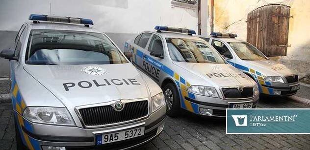 „Ožralý jak pr*se.“ Policisté řeší velkou ostudu, my známe nepěknou věc z pozadí