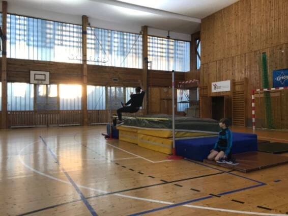 Škola - Sportovní akce - Vánoční laťka 2023 | ZŠ T.G.Masaryka, Kutná Hora