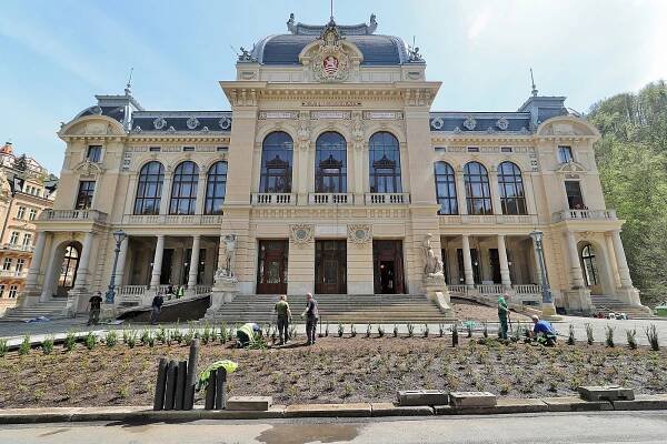Císařské lázně za 1,4 miliardy. Eben a spol. otevírají opravené varské lákadlo