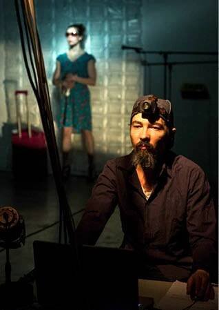 Carlos Be: Woman in a taxi crossing New York, koncept a realizace Apolena Vanišová a Petr Krušelnický. Světová premiéra v MeetFactory, 2015  FOTO DAVID GOLIÁŠ