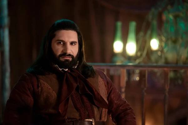 Kayvan Novak - Co děláme v temnotách - Colinovo povýšení - Z filmu