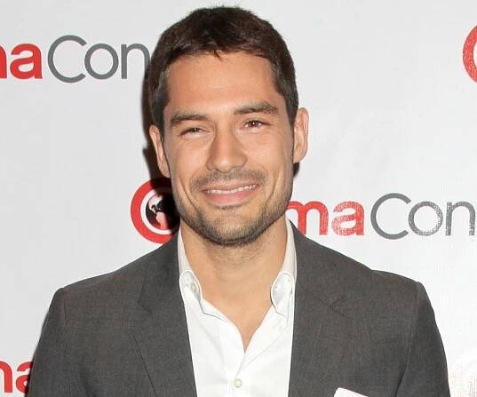 D.J. Cotrona Biography – Facts, Childhood, Family Life, Achievements