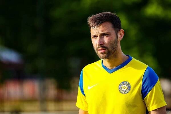 FORTUNA divize A, 25. kolo: FC Rokycany - SK SENCO Doubravka (na snímku fotbalisté ve žlutých dresech) 0:1.