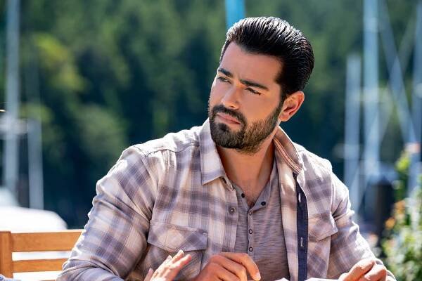 Domov na pobřeží - S vlnami v zádech - Z filmu - Jesse Metcalfe