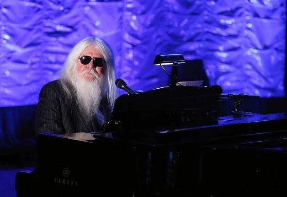 'Svého druhu hudební bůh.' Ve věku 74 let zemřel zpěvák a pianista Leon Russell