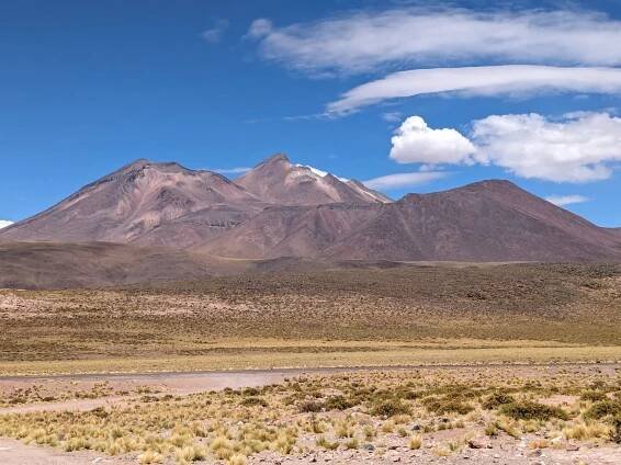 Bezplatný obrázek: Bolivijská přírodní rezervace Norte Grande v poušti s horami v pozadí