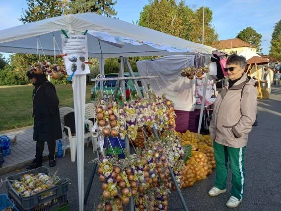 Hořovice provoněla cibule: lidé na jarmarku kupovali copy i marmeládu
