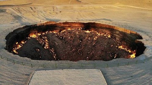 Brána do pekla je kráter na území Turkmenistánu uprostřed pouště Karakum nedaleko oázy Darvaza, ve kterém od roku 1971 hoří unikající zemní plyn.