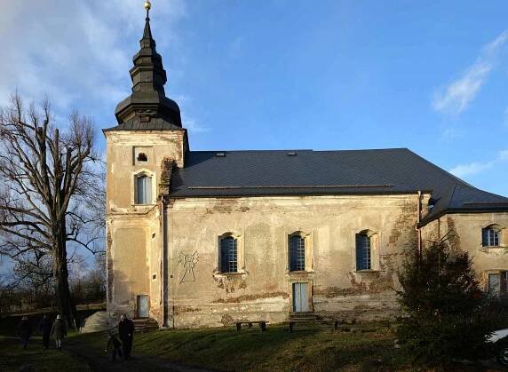 V Blatně u Chomutova se opravil vnitřek kostela. Při této příležitosti zapěl smíšený pěvecký sbor s pořadem vánočních koled.