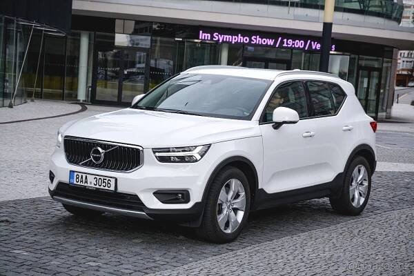 Volvo XC40 2,0D3 DRIVE-E Momentum PRO Awd 4x4 Automat ČR