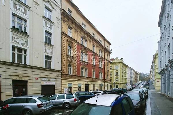 Pronájem bytu 2+kk, 41 m2, Praha 10 - Vršovice, 1. patro, zařízený, pianino – QARA