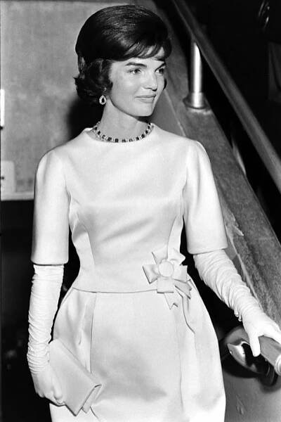 Věnováno Jacqueline Kennedyové: 13 stylových vzhledů od nejelegantnější první dámy - Zivot