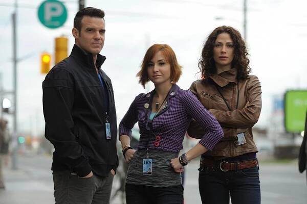Skladiště 13 - Záhadná zjevení - Z filmu - Eddie McClintock, Allison Scagliotti, Joanne Kelly