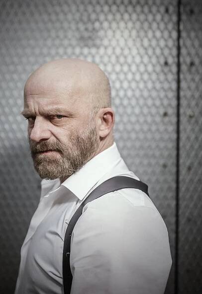 Nemám problém zahrát parchanta. Potkal jsem jich dost, říká Hynek Čermák