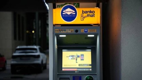 Pozor na zrádné bankomaty s nesmyslnými poplatky. Jak se jim vyhnout a co dělat?