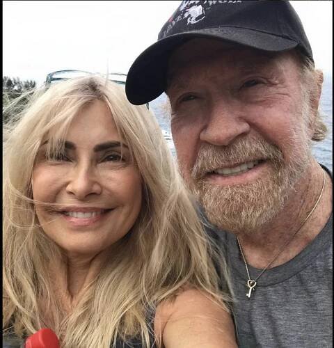 FOTO: Chuck Norris se svou ženou. Herec se proslavil akčními rolemi. – stránka 14
