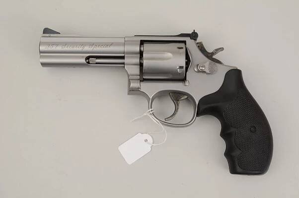 SMITH & WESSON 686-4 357 MAG SECURITY SPECIAL