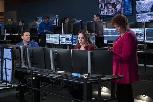 Bryan Safi, Jennifer Love Hewitt, Debra Christofferson - Záchranáři L. A. - Disconnected - Z filmu