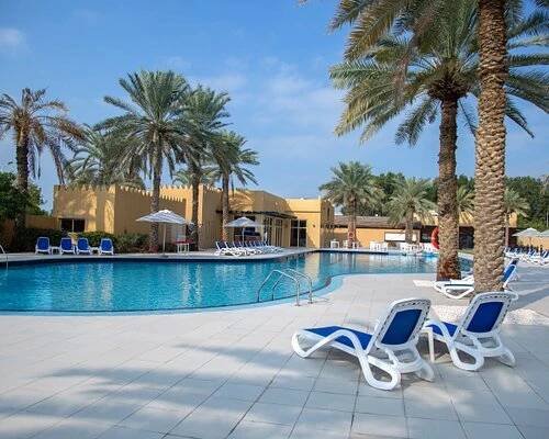 Pool & Beach