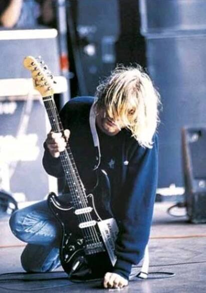 902x1280 Kurt Cobain Wallpaper