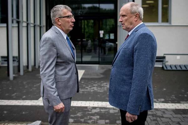 Na snímku (vlevo) ředitel Fakultní nemocnice Ostrava MUDr. Jiří Havrlant a (vpravo) děkanem Lékařské fakulty Ostravské univerzity doc. MUDr. Arnošt Martínek CSc.