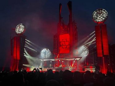 Koncert Rammstein FOTOREPORT: Prípravy, koncert, fanúšikovia aj dopravná situácia