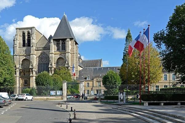 Soubor:Le Mans - Abbaye de la Couture 18.jpg – Wikipedie
